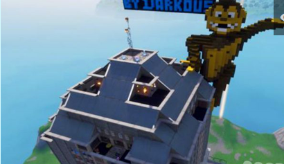 LE BUILDING KING KONG.Le premier qui arrive à ouvrir le coffre dans la main du King Kong remporte la partie ! code : 6584-7686-8491 